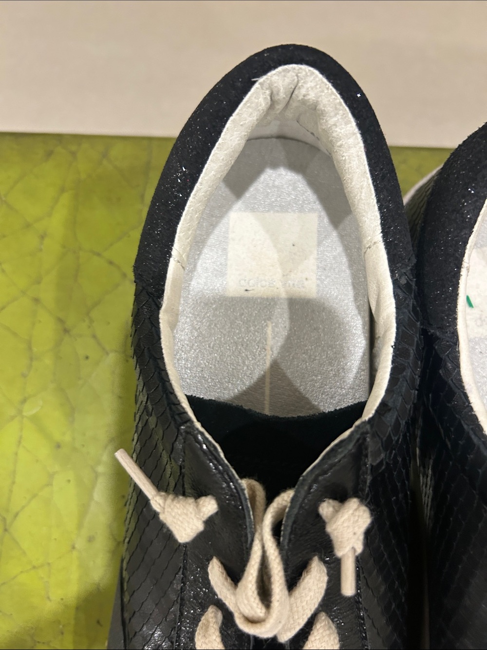 Dolce Vita - 8.5 Black Low-Top Sneakers with Gum Sole and Cream Laces NWOT - Picture 2 of 5